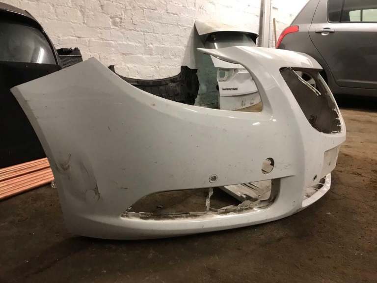VAUXHALL INSIGNIA FRONT BUMPER  (2008-2013)