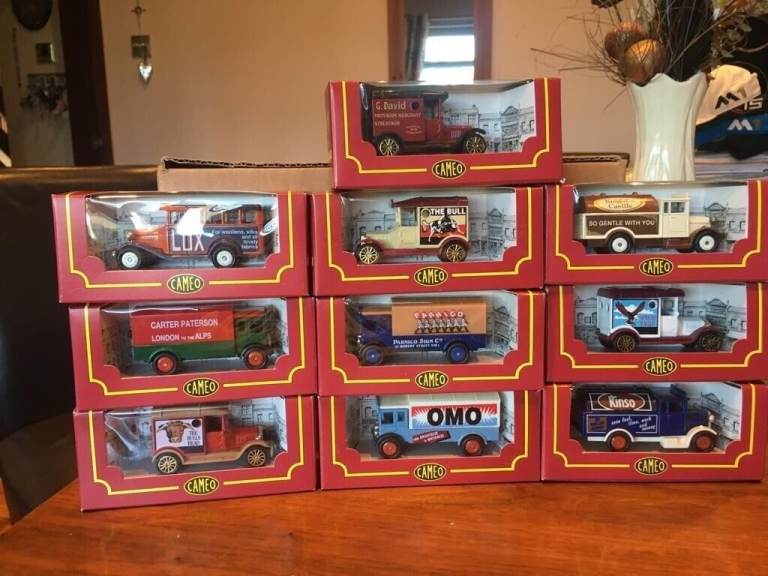 10 Cameo vans, the village collection, vintage, brand new in box