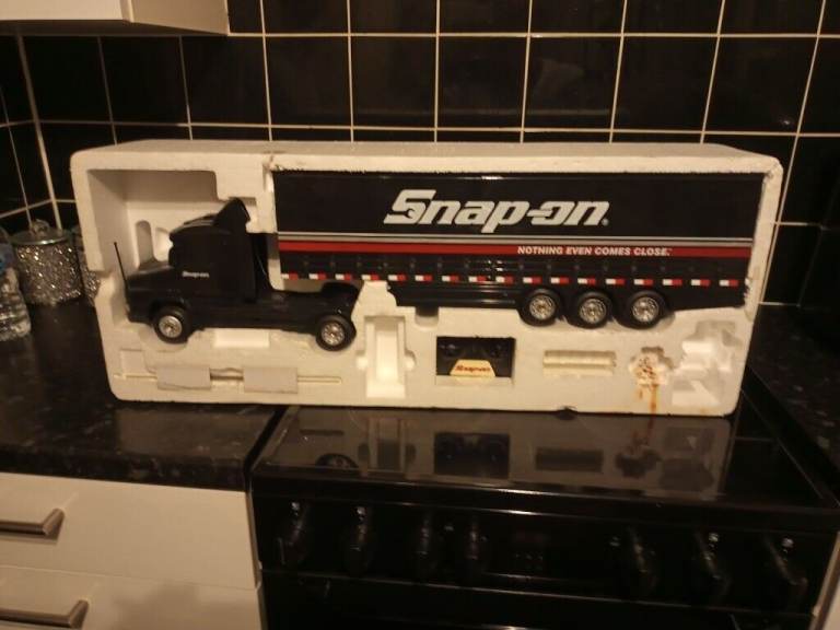 Radio controlled big truck snap on 