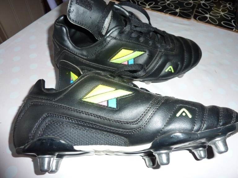 New Youths football boots UK size 5