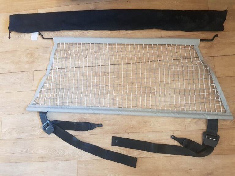 RENAULT MEGANE (DOG GUARD AND HOLDER)