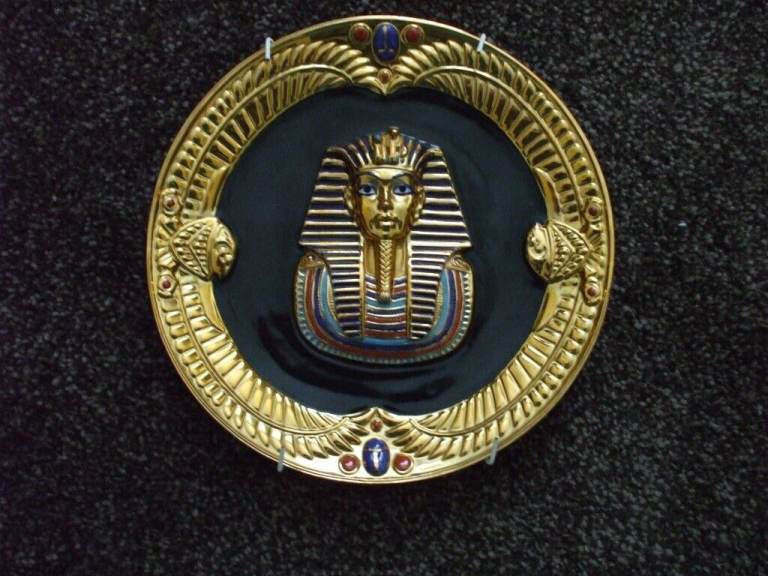 Tutankhamen wall plate