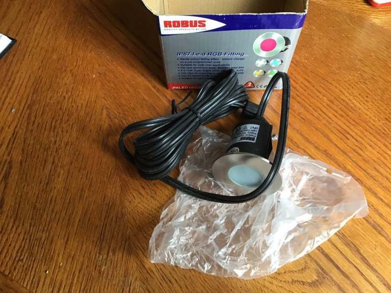 ROBUS COLOUR CHANGING LIGHTS /OUT DOOR / BATHROOM LED IP67 RGB FITTING NEW IN BOX x 1