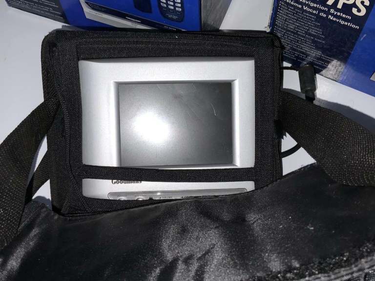 CAR DVD PLAYER, TV SCREEN, REMOTE.
