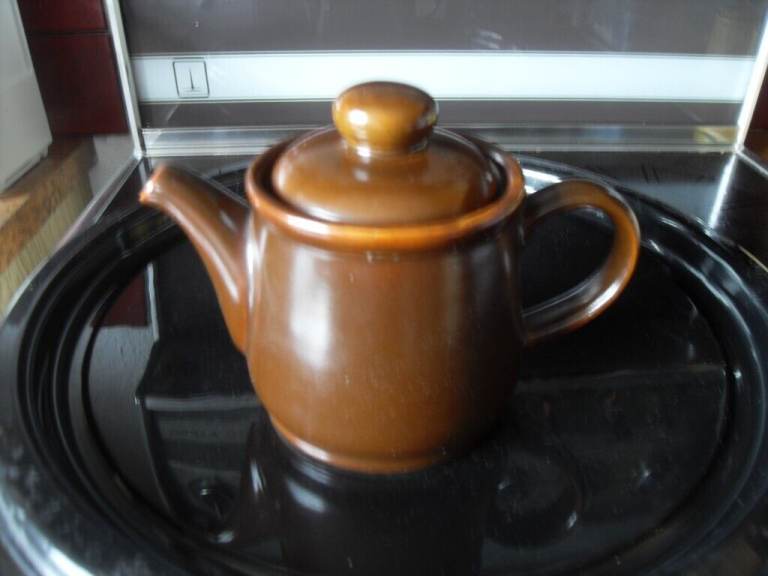 Brown, Sadler pottery teapot - Just £12