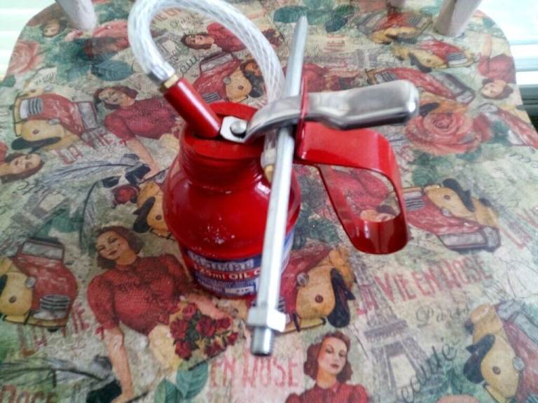 OIL BOTTLE  WITH TUBE AND LANCE £3
