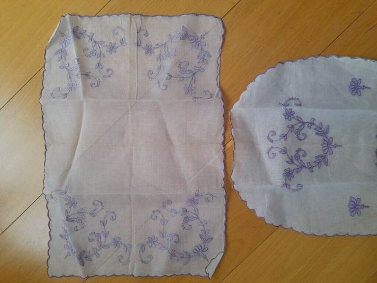 New.Pretty embroidered muslin teacosy n traycloth. Great for gifting