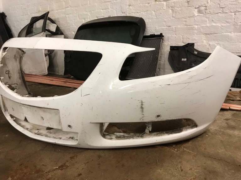 VAUXHALL INSIGNIA FRONT BUMPER  (2008-2013)