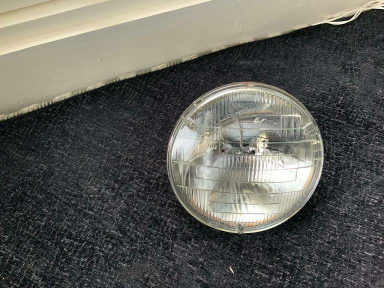 Sealed beam unit