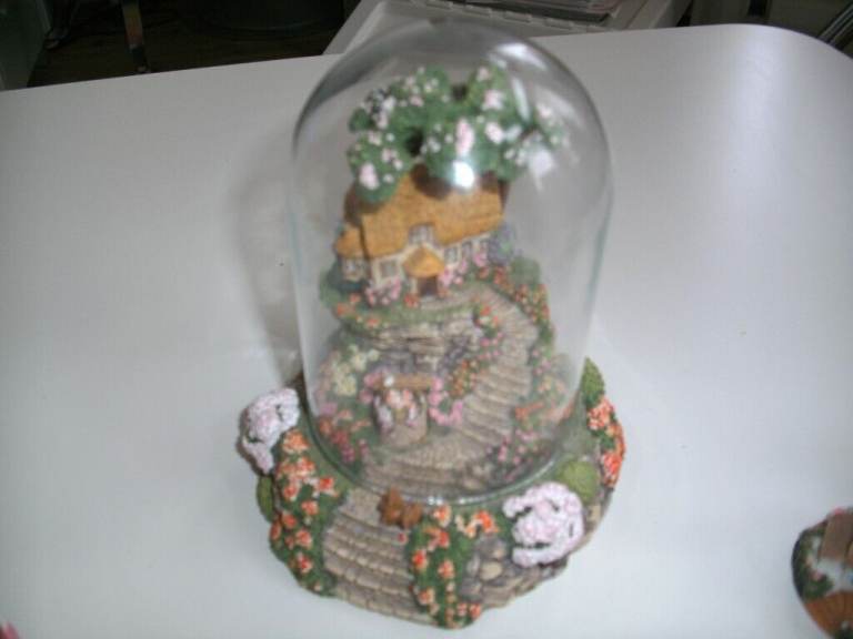 Franklin Mint Wishing Well Cottage Violet L Schwenig Limited Edition