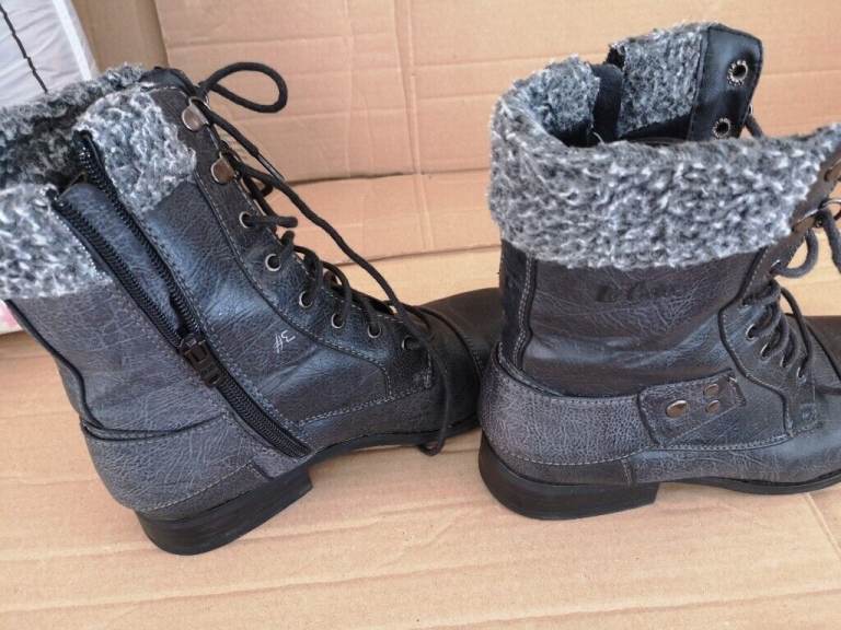 AS NEW LADIES/GIRLS LEE COOPER BOOTS
