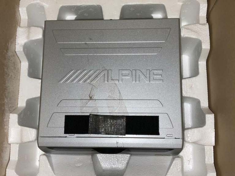 COMPLETE SET ALPINE CAR SAT NAV, 6 CD CHANGER, FOLDING HEAD UNIT SCREEN, ETC