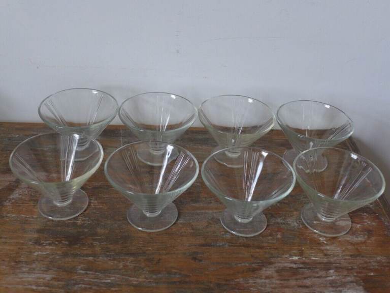 Set of 8 matching ART DECO Vintage Ice Cream Dessert Trifle SUNDAE GLASSES Dishes. Art Deco design.
