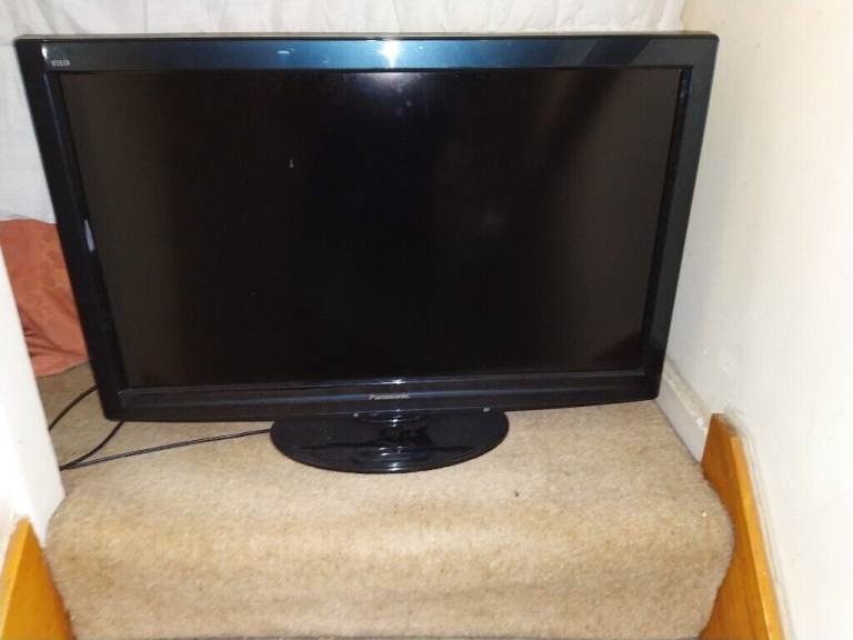 TV Panasonic 32inch with freesat and freeview
