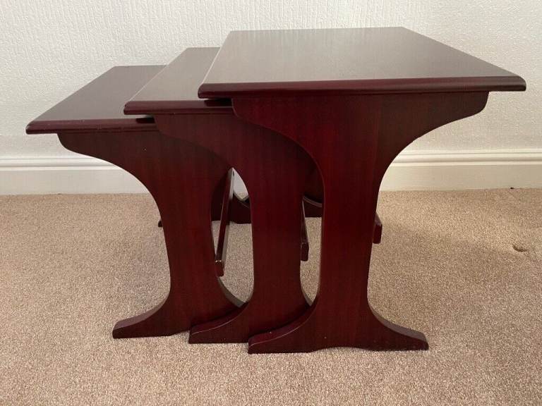 Set of 3 quality coffee table