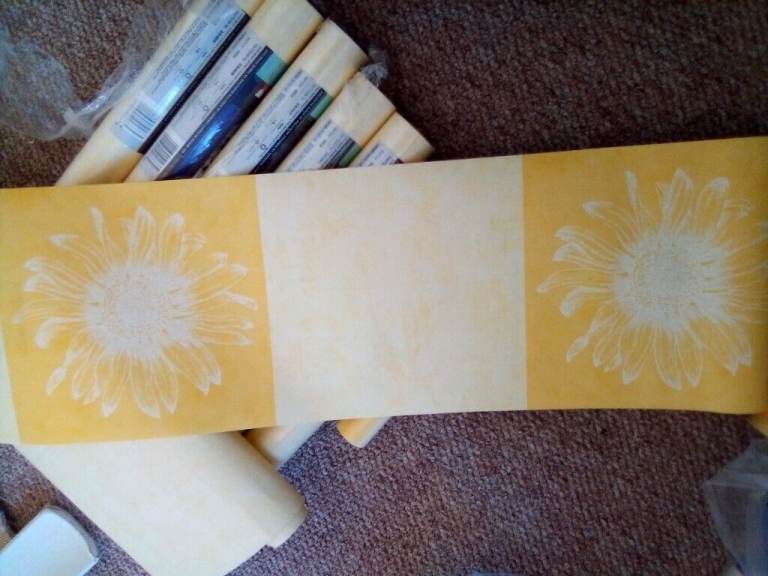 NEW Llewelyn Bowen 8 rolls of light yellow wallpaper +2 borders
