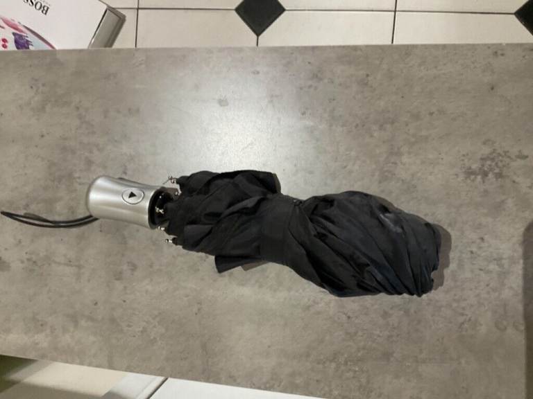 Totes quality black folded umbrella