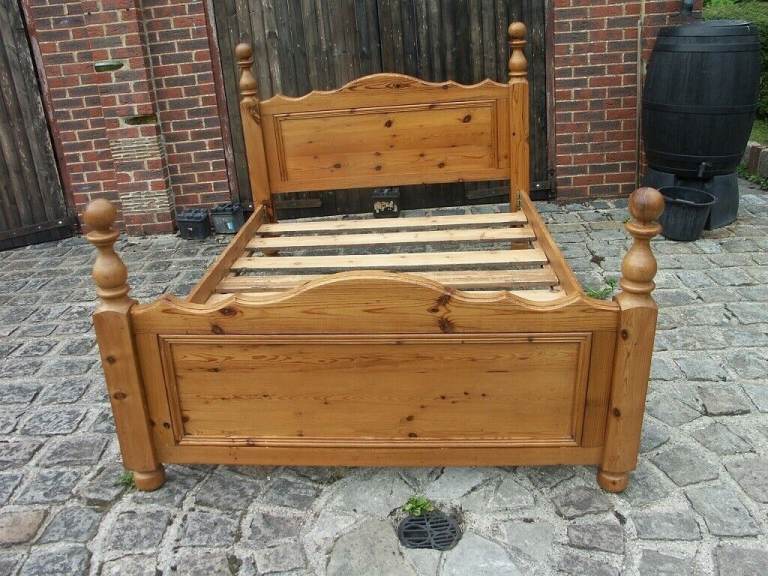  ANTIQUE  WAXED SOLID  PINE DOUBLE BED 