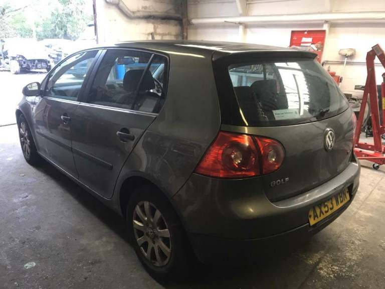  2004 Volkswagen Golf Mk5 1.6 Petrol MANUAL ALL PARTS AVAILABLE 