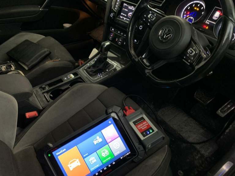 Mobile mechanic vehicle repair diagnostics car engine battery alternator technician 