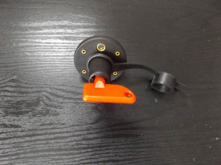 12V ISOLATOR SWITCH AND EXTERNAL HOUSING FOR CARAVAN OR MOTORHOME