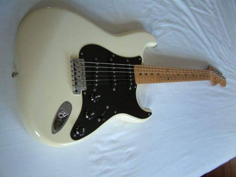 Fender Squier Silver Series Stratocaster electric guitar - Olympic White - Japan - '92/'94 - Vintage