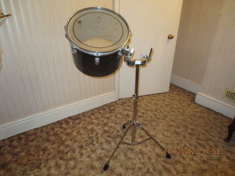 TAMA DRUM. &  STAND.