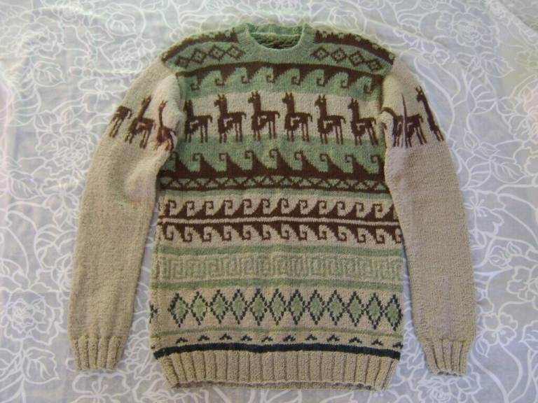  Unisex Sweater  Size M