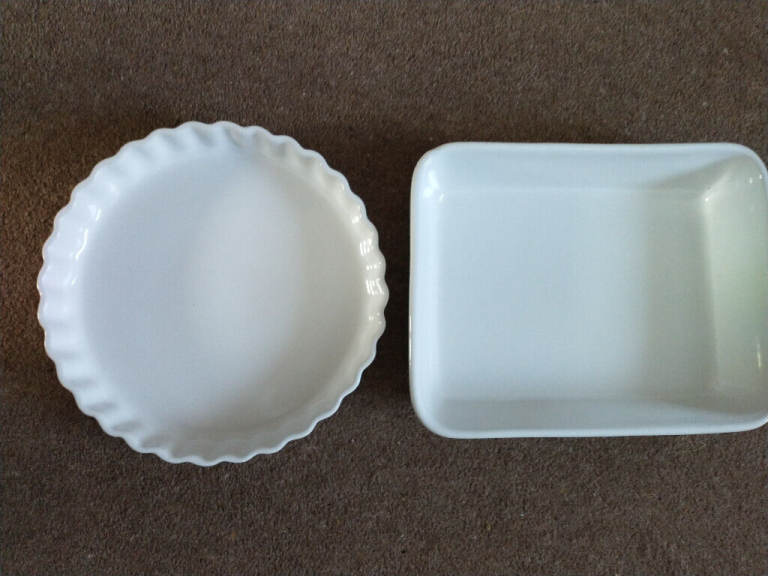OVENWARE - PASTA BAKE/PIE DISH & QUICHE/FLAN DISH. Two unused oven dishes. 