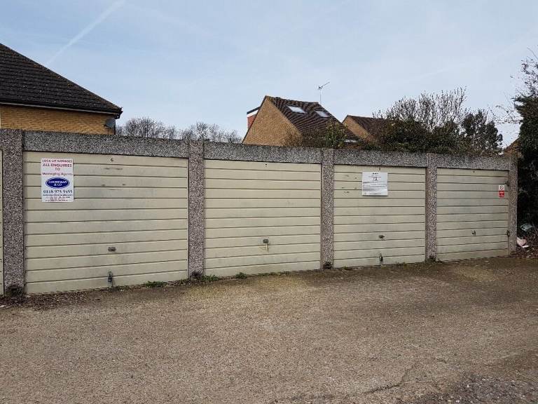 Garage/Parking/Storage to rent: Twickenham Road (r/o 465-467) Isleworth TW7 7DZ 