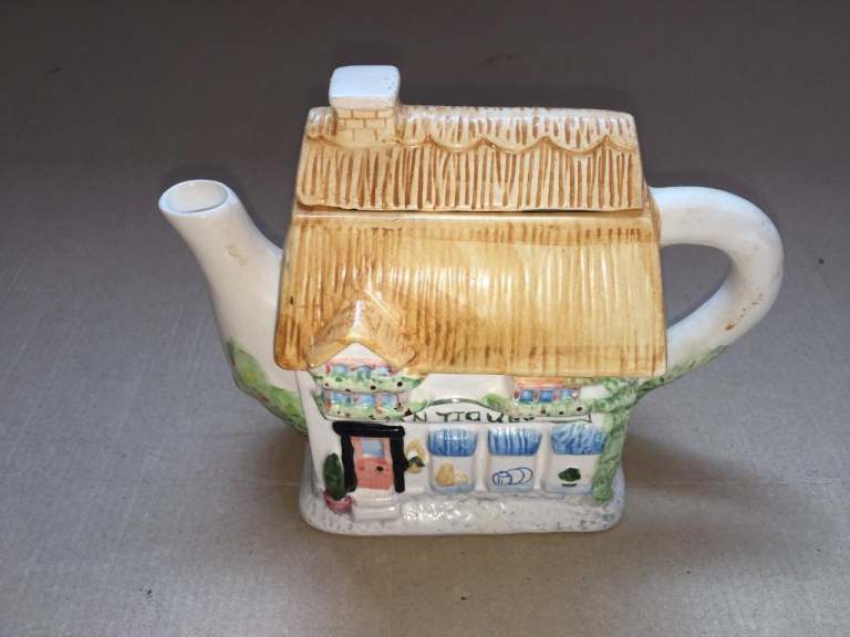 Decorative house design tea pot.