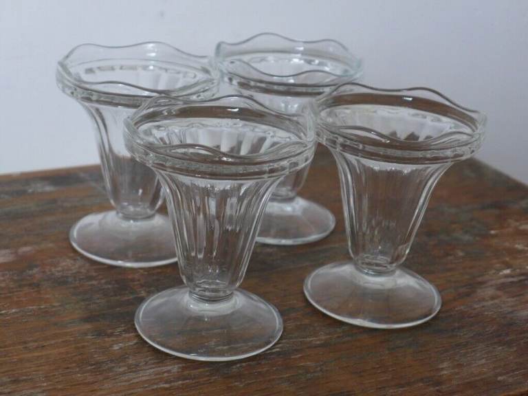 Four Vintage Matching Ice Cream Dessert Knickerbocker Glory Milkshake Trifle SUNDAE GLASSES Dishes.
