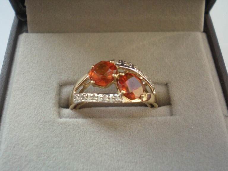 Beautiful garnet ring in 9 carat yellow gold, size 7 - price reduced