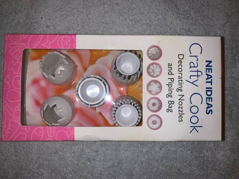 Neat Ideas Cake Decorating Nozzles and Piping Bag IP1