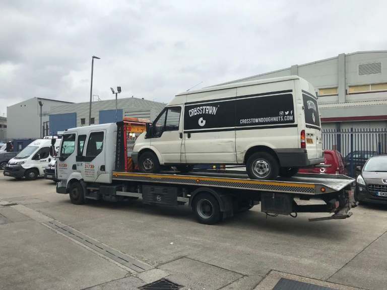 LONDON RECOVERY BREAKDOWN TOWING TRUCK 24/7 SERVICE CAR LONDON TRANSPORTER EAST LONDON