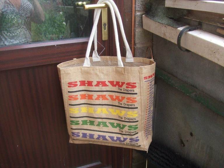 SHOPPING BAGS. NEW STRONG.