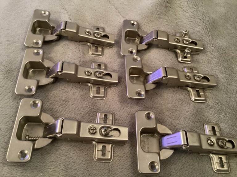 Concealed door hinges