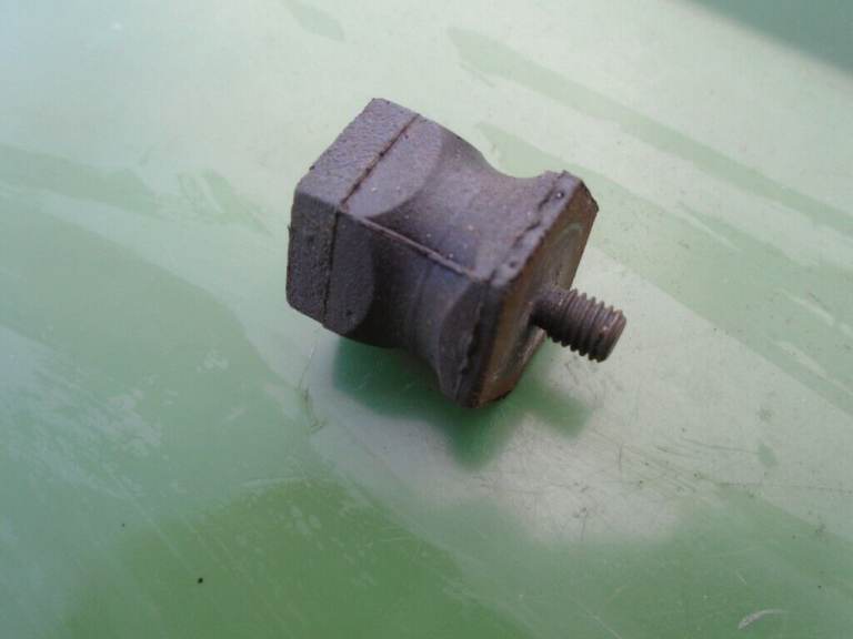 Dolmar Chainsaw anti vibration mount