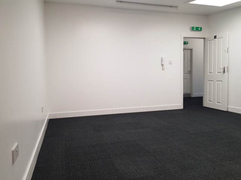 LUXURY OFFICE TO LET - VERY CLOSE TO STATION :)