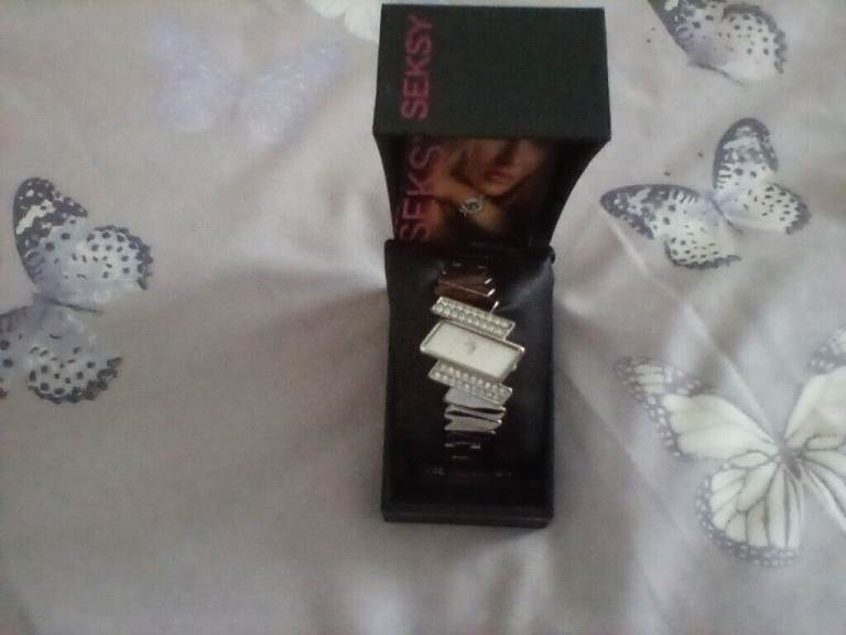 Ladies SEKSY sekonda white faced ,chrome coloured bracelet as new. By  
