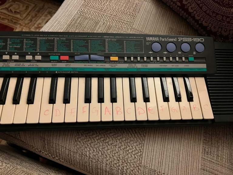 Yamaha portasound PSS-190 keyboard 