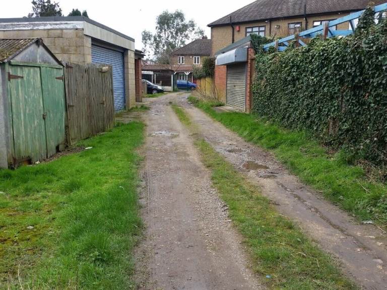 LOCK UP GARAGES TO LET IN WALTHAM CROSS EN8 7EU