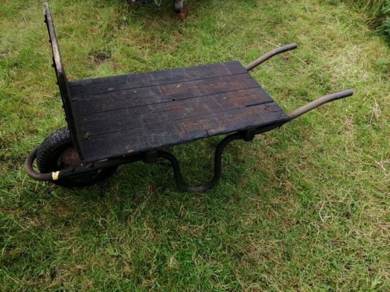 VINTAGE STYLE BARROW  