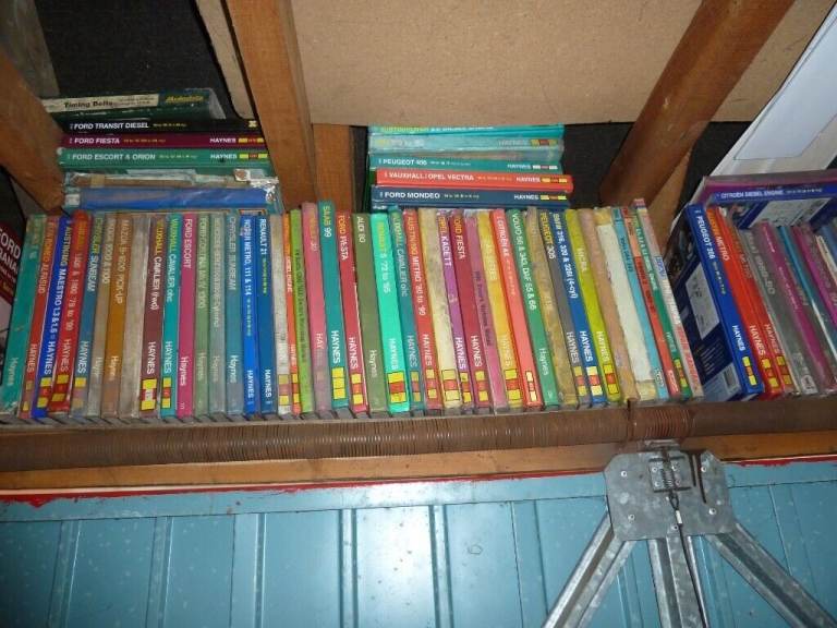 w/shop manuals for mainly older cars 
