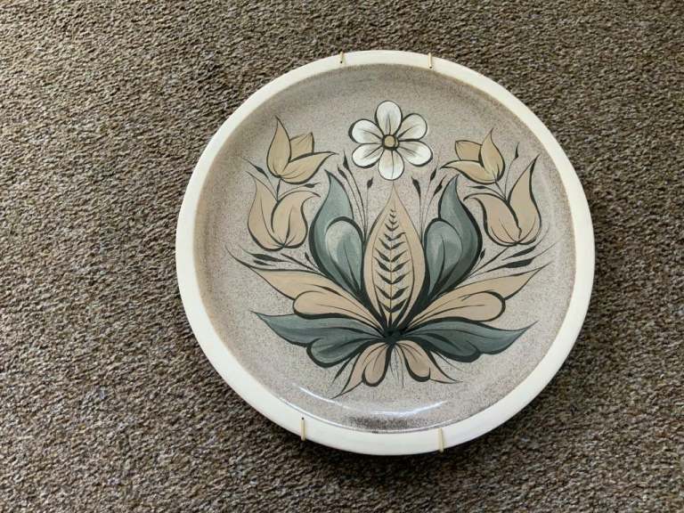 Rare collectable, Stuart Bass ( South Morton / North Devon pottery) decorative plate.