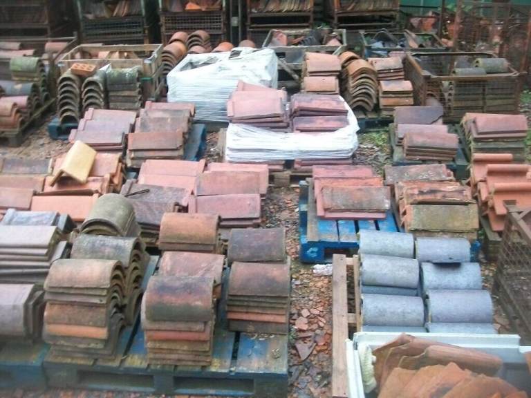 RIDGE TILES ROOF RIDGE RECLAIMED ROOF RIDGES LOTS OFF VARIOUS TYPES 