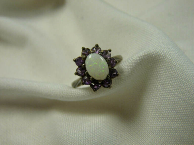 AE-Beautiful vintage Sterling Silver Ring / Purple Opal Stones 
