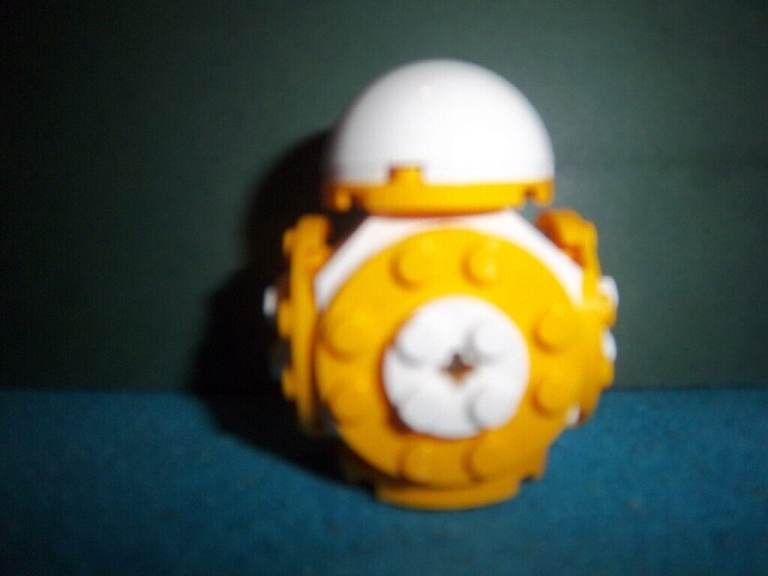 Toys R Us Exclusive Lego Star Wars BB8 Figure (2 available) IP1