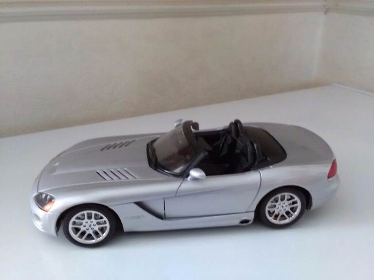 Burago Dodge Viper SRT /10