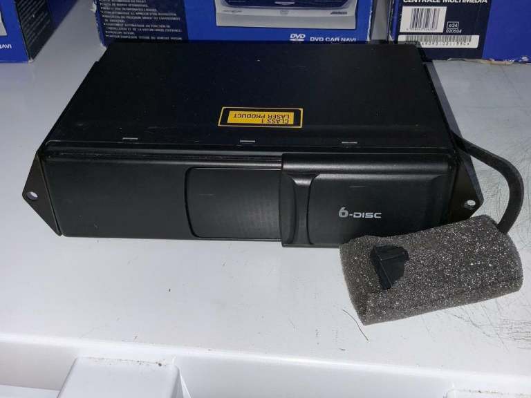 COMPLETE SET ALPINE CAR SAT NAV, 6 CD CHANGER, FOLDING HEAD UNIT SCREEN, ETC